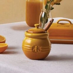 Le Creuset Honingpot Met Spatel Aardewerk Nectar 10 Le Creuset Honingpot Met Spatel Aardewerk Nectar -Keuken Verkoop le creuset honingpot met spatel aardewerk nectar 1