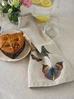 Oldenhof Flying Butterflies Servet 45 X 45 Cm Linnen 6 Stuks -Keuken Verkoop linoroom napkins butterflies vertical lr 3