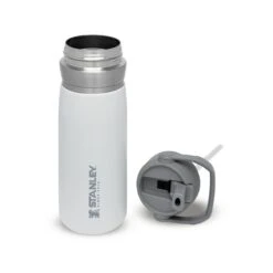 Stanley The IceFlow Flip Straw Water Bottle 650 Ml Polar 5 Stanley The IceFlow Flip Straw Water Bottle 650 Ml Polar -Keuken Verkoop stanley thegoiceflowflipstrawwaterbottle0.65l 22oz polar 4 1800x1800